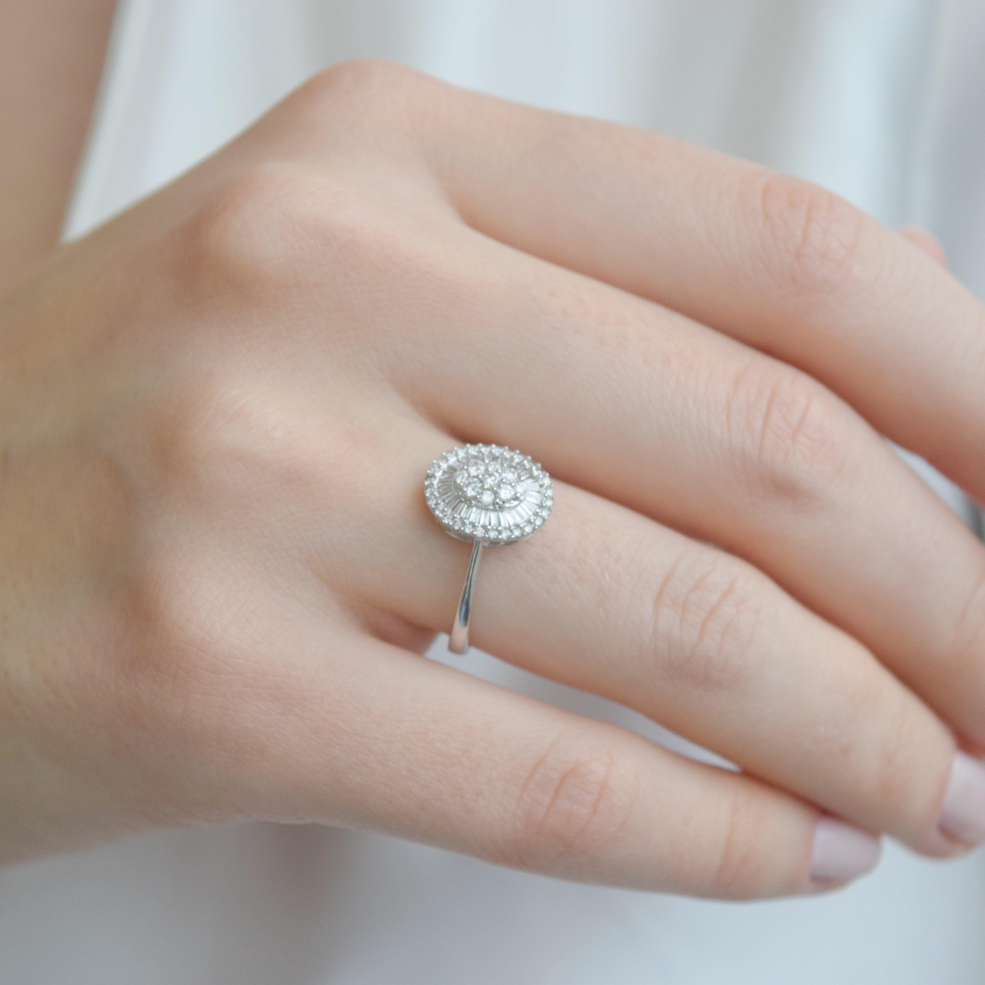 Anillo Roseta Oro Blanco 18 Kt Diamantes