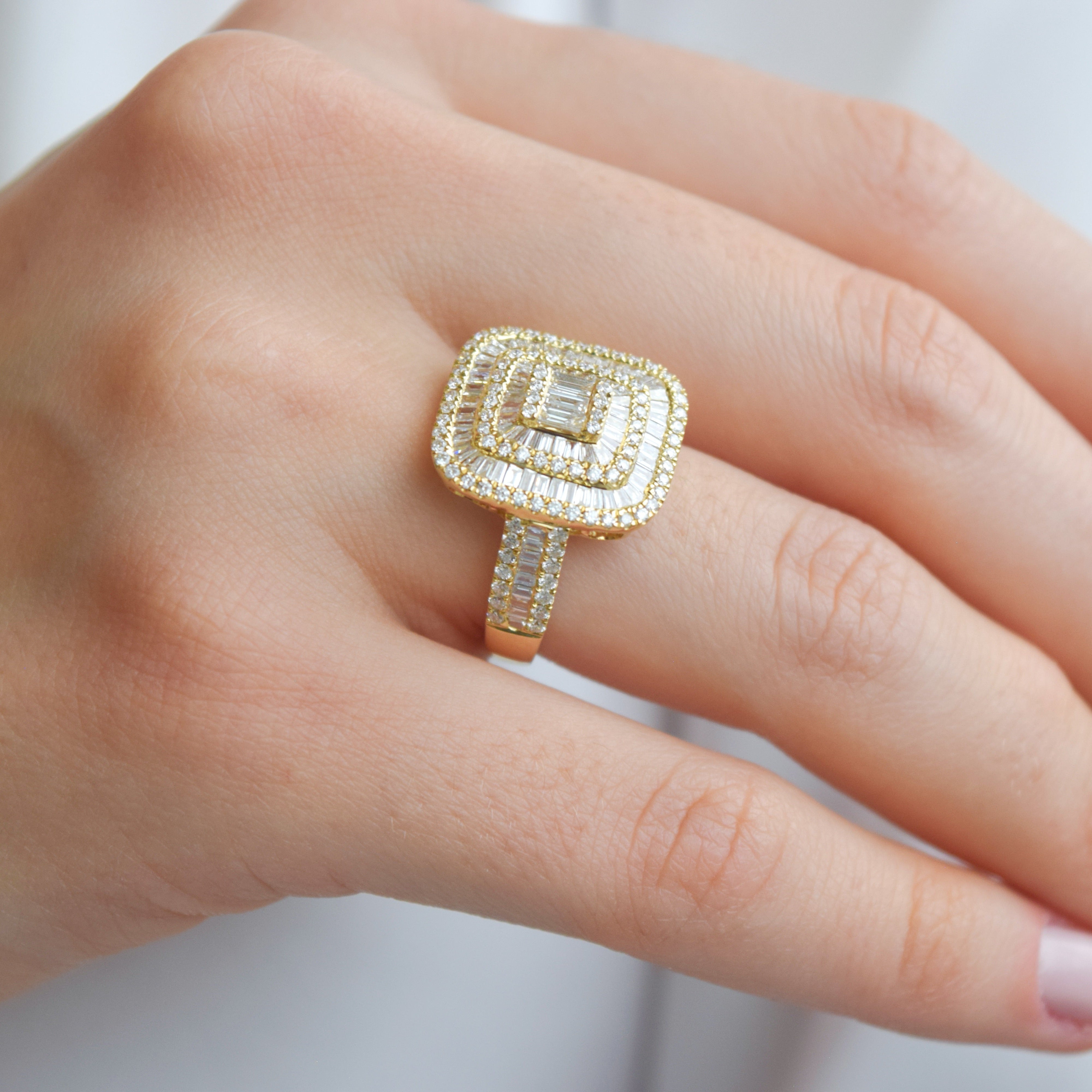 Anillo Imperiale Baguette Oro 18 Kt Diamantes