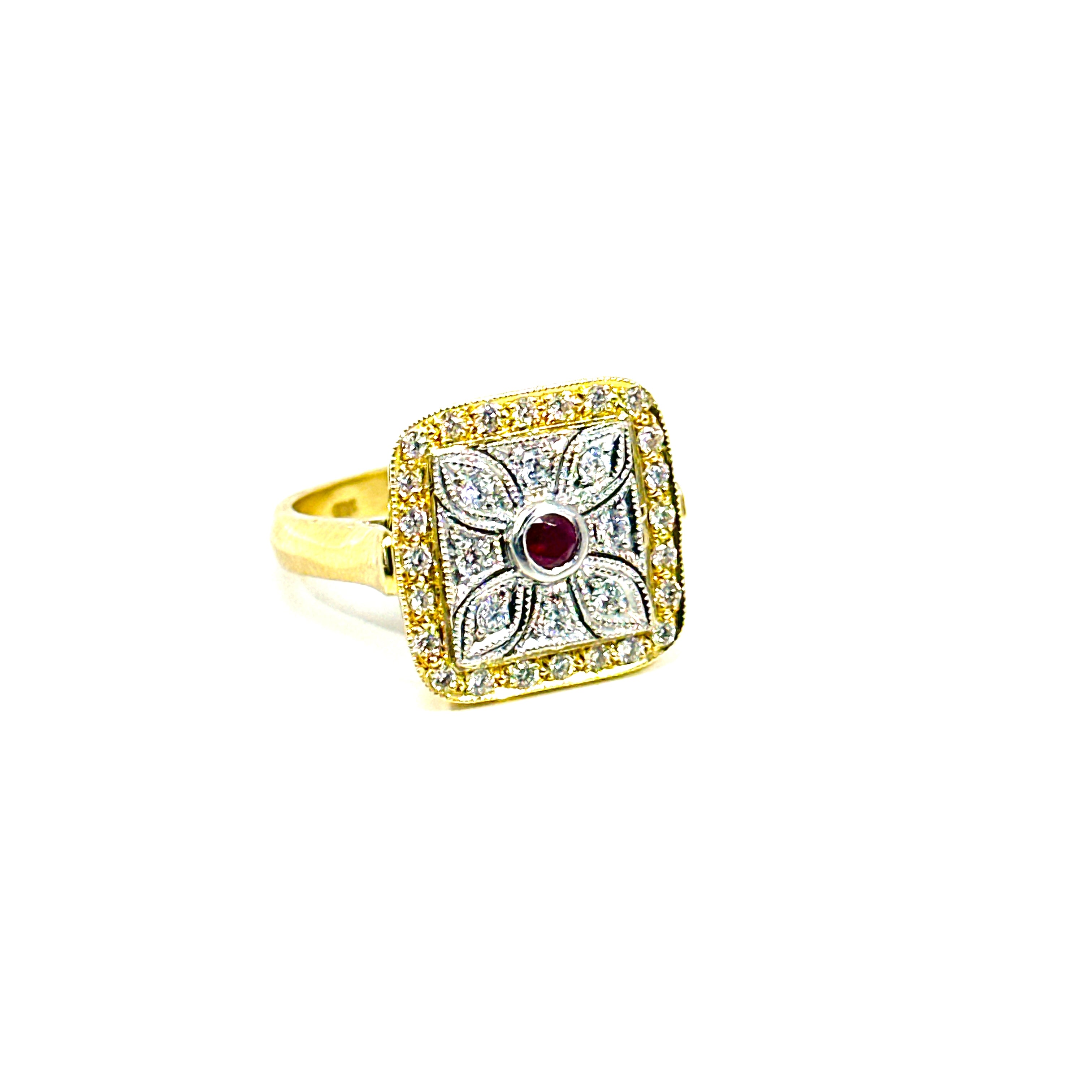 Anillo Oro Amarillo Diamantes y Rubí