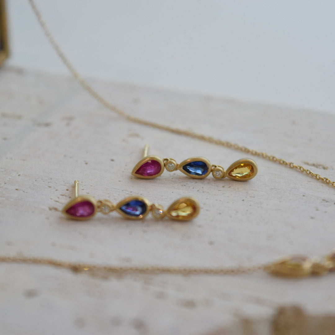 Aros Rainbow Oro Amarillo 18 Kilates Zafiros de Colores