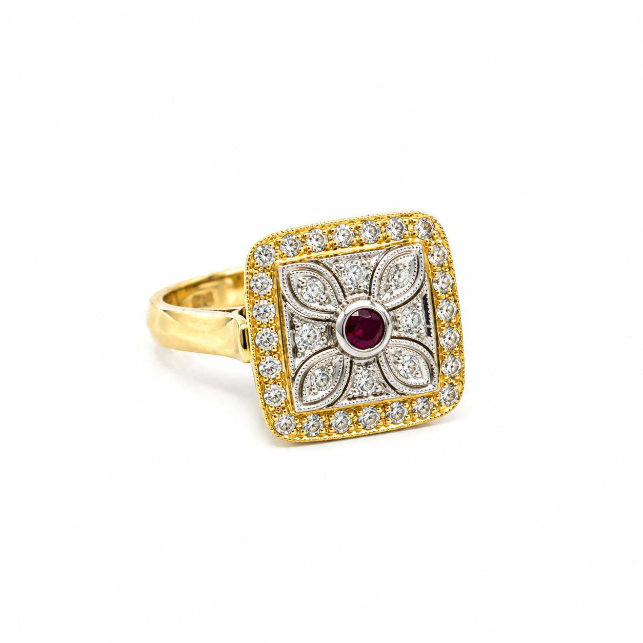 Anillo Oro Amarillo Diamantes y Rubí